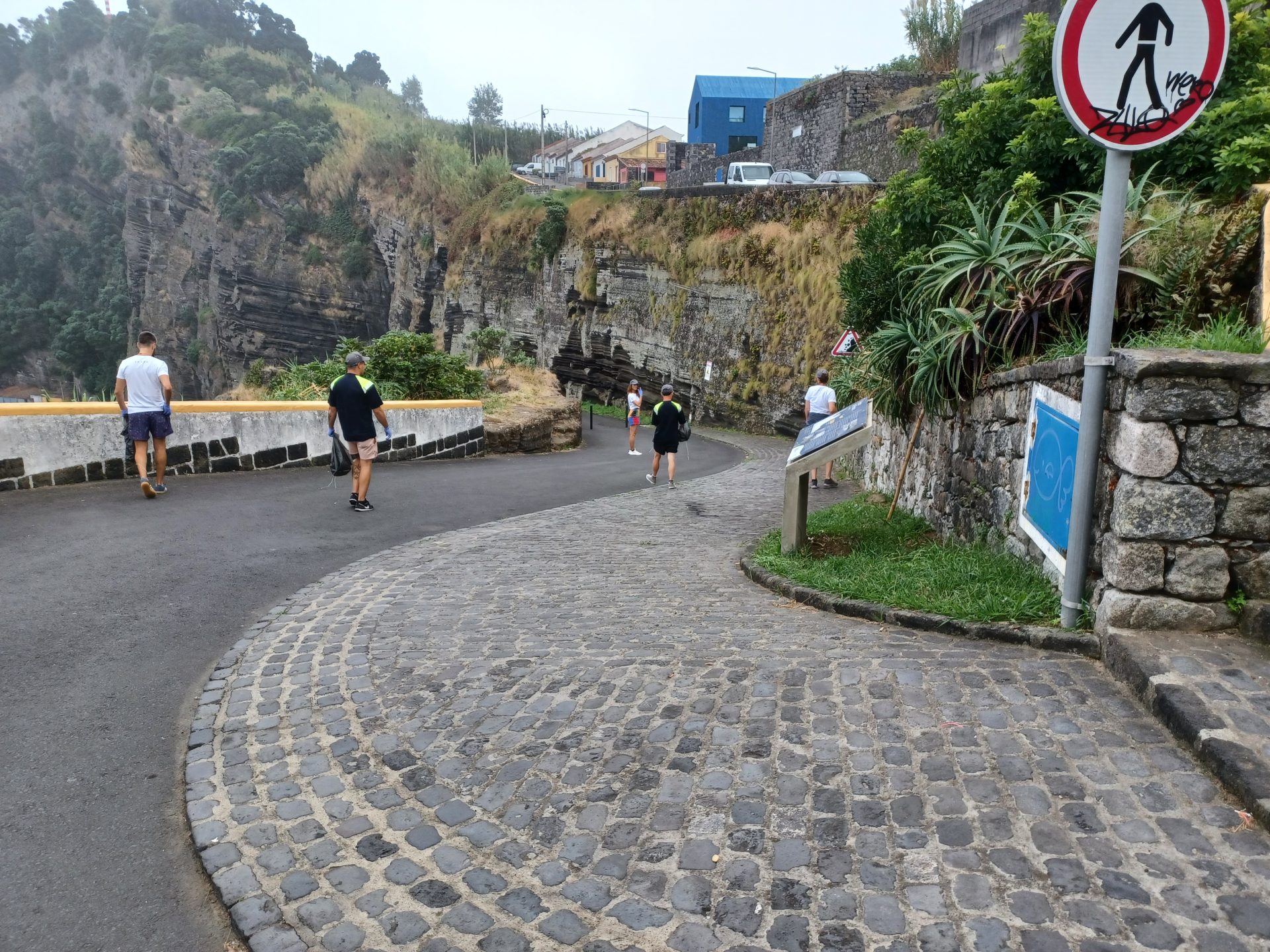 Colaboradores da SAAGA participaram no Dia Internacional de Limpeza Costeira 2024 - 20240927_154843