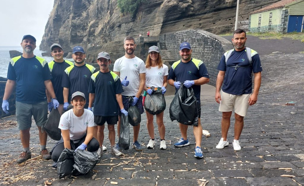 Colaboradores da SAAGA participaram no Dia Internacional de Limpeza Costeira 2024