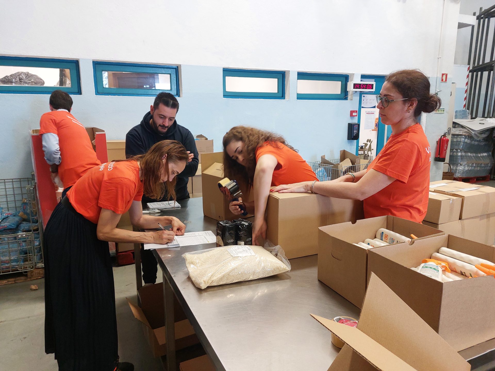Ação de voluntariado no Banco Alimentar de São Miguel - 20250519_145500
